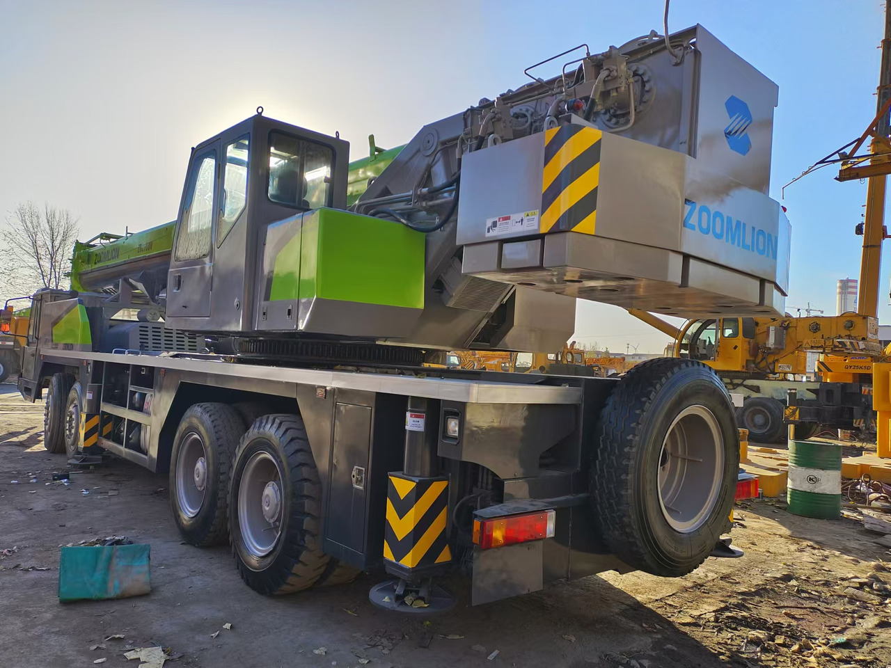 Zoomlion ZTC700V - Автокран: снимка 2 Zoomlion ZTC700V - Автокран: снимка 2