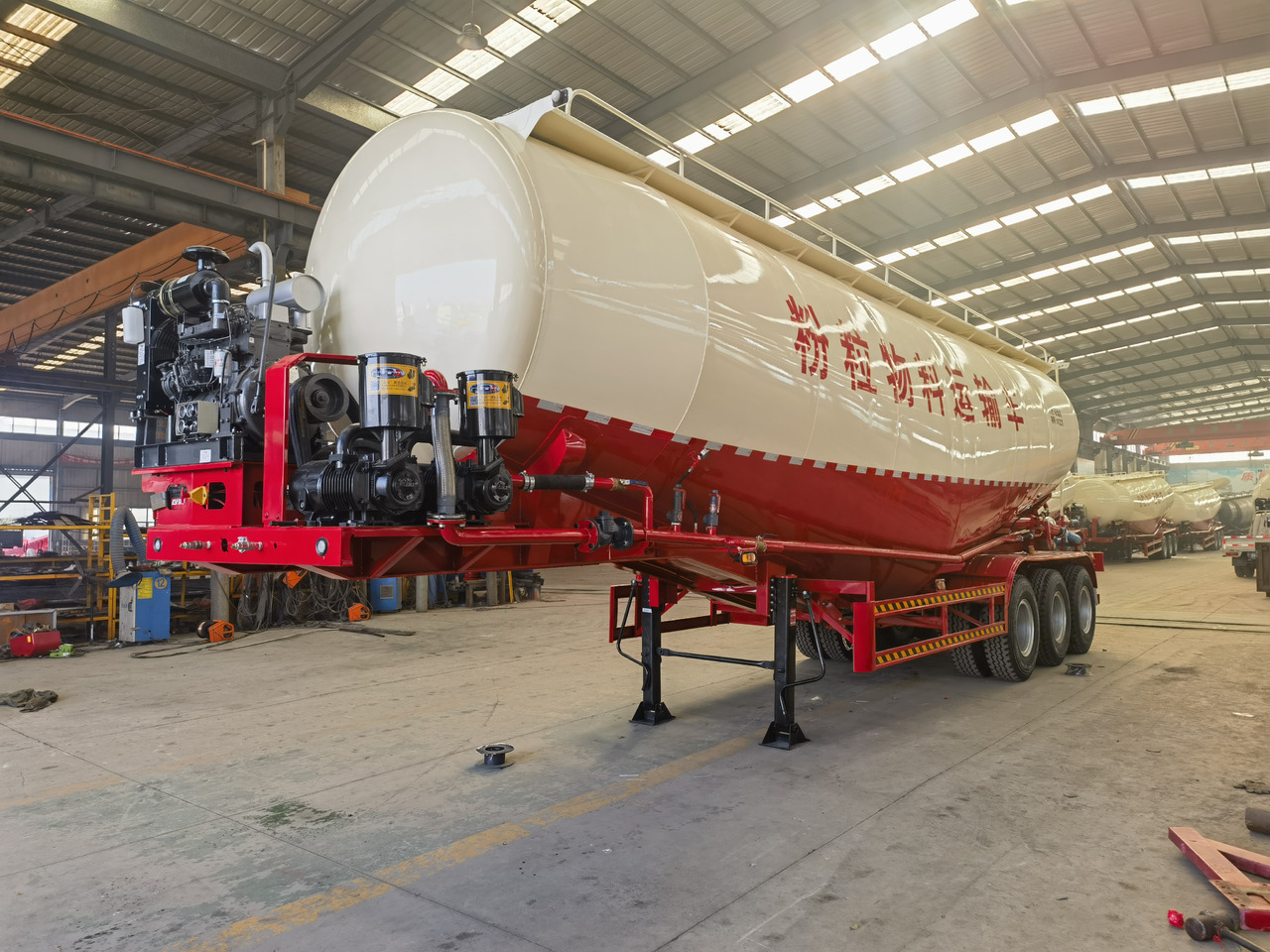 JSIE JSIE9404GFL - Полуремарке цистерна: снимка 2 JSIE JSIE9404GFL - Полуремарке цистерна: снимка 2