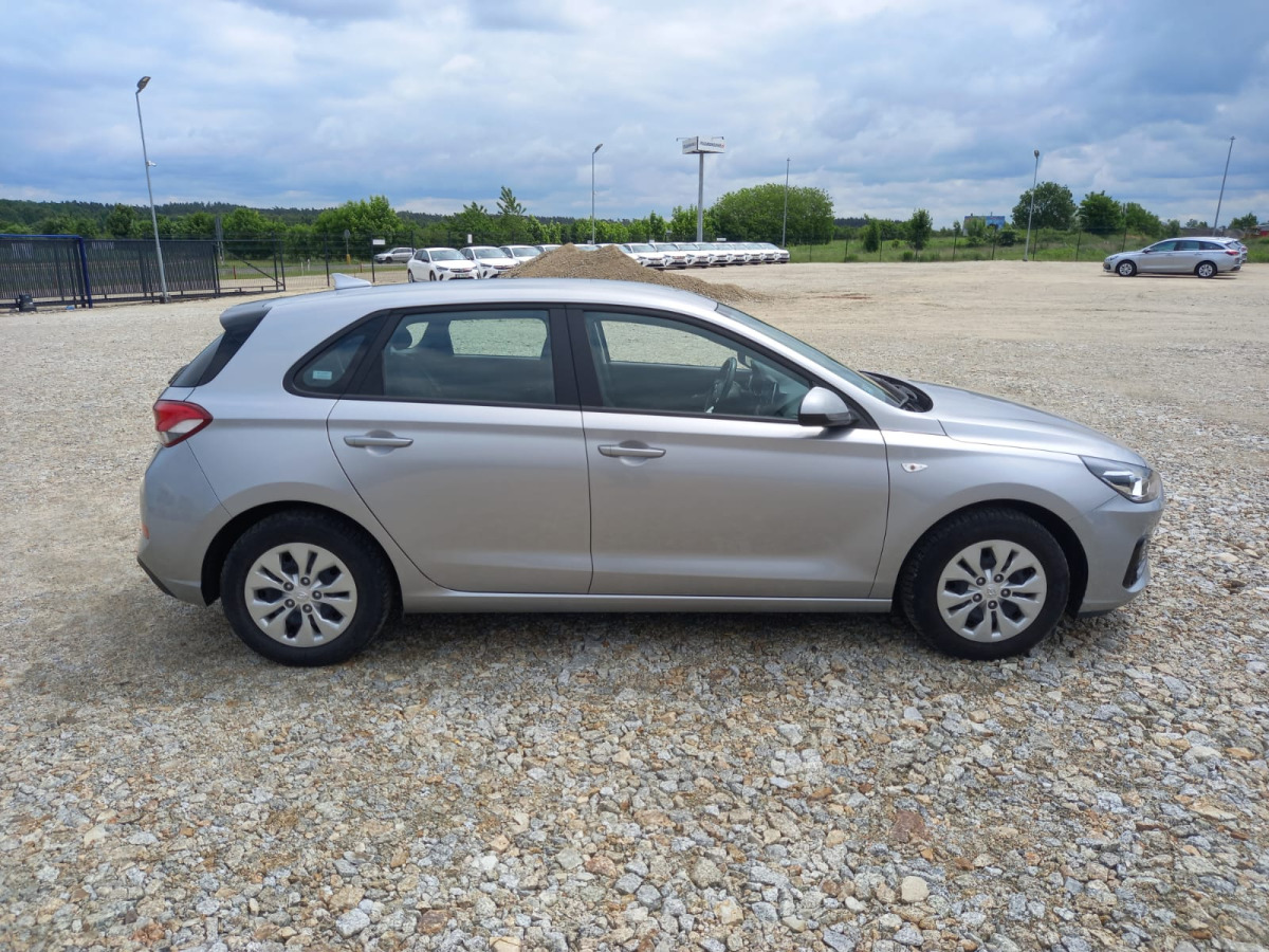HYUNDAI I30 HATCHBACK - Хечбек: снимка 4 HYUNDAI I30 HATCHBACK - Хечбек: снимка 4