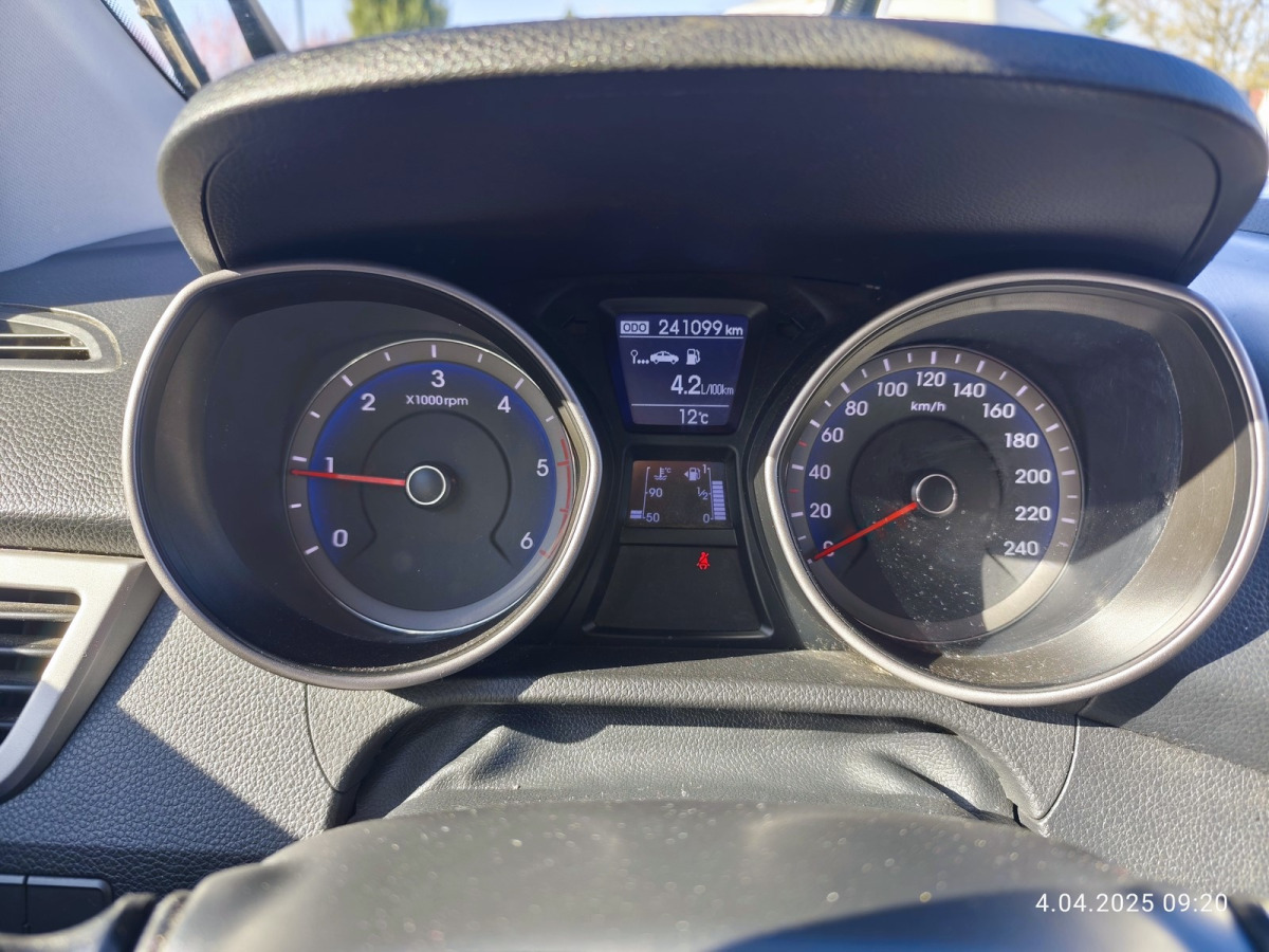 HYUNDAI I30 HATCHBACK - Хечбек: снимка 5 HYUNDAI I30 HATCHBACK - Хечбек: снимка 5