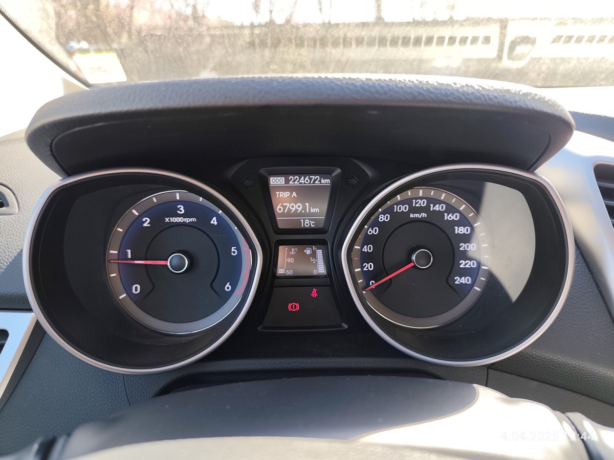 HYUNDAI I30 HATCHBACK - Хечбек: снимка 5 HYUNDAI I30 HATCHBACK - Хечбек: снимка 5