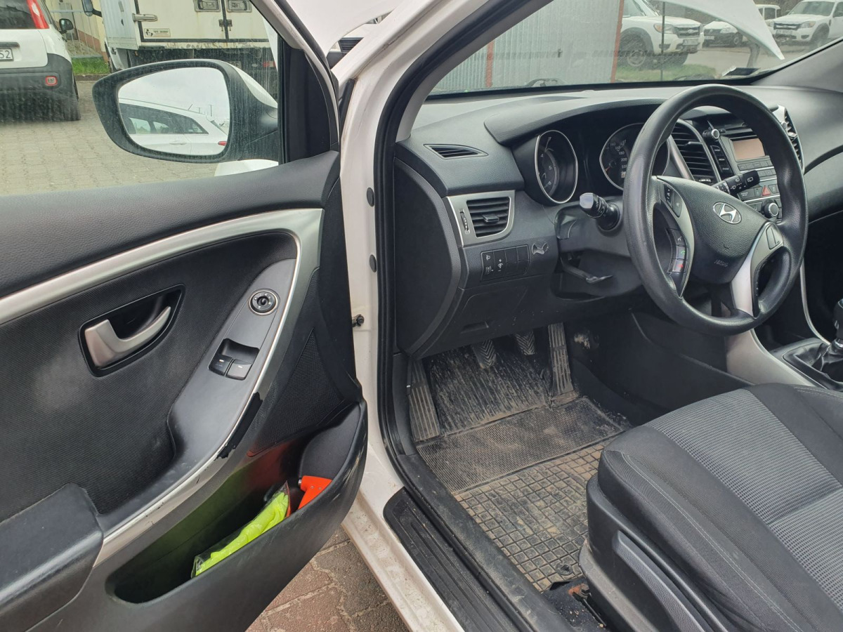 HYUNDAI I30 HATCHBACK - Хечбек: снимка 5 HYUNDAI I30 HATCHBACK - Хечбек: снимка 5