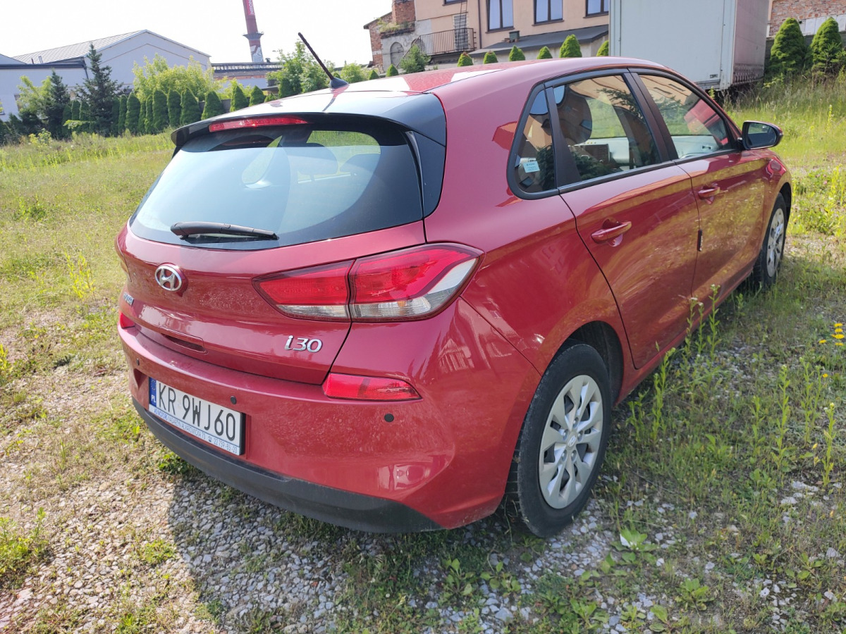 HYUNDAI I30 HATCHBACK - Хечбек: снимка 4 HYUNDAI I30 HATCHBACK - Хечбек: снимка 4