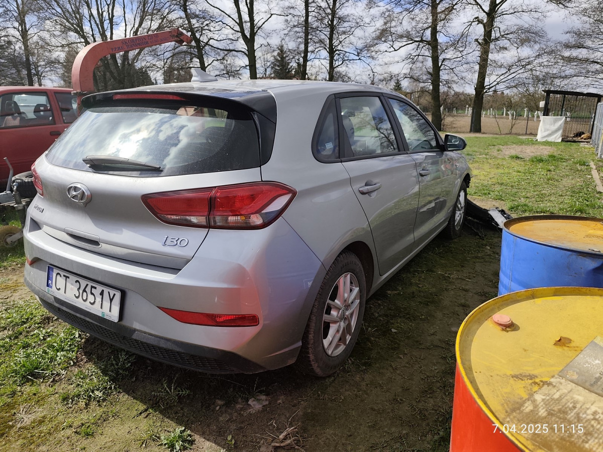 HYUNDAI I30 HATCHBACK - Хечбек: снимка 3 HYUNDAI I30 HATCHBACK - Хечбек: снимка 3