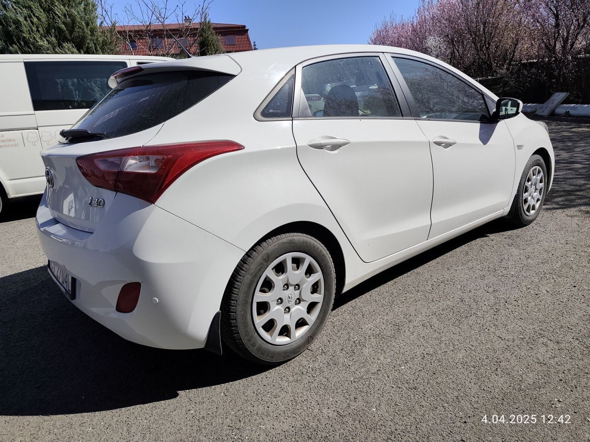 HYUNDAI I30 HATCHBACK - Хечбек: снимка 4 HYUNDAI I30 HATCHBACK - Хечбек: снимка 4