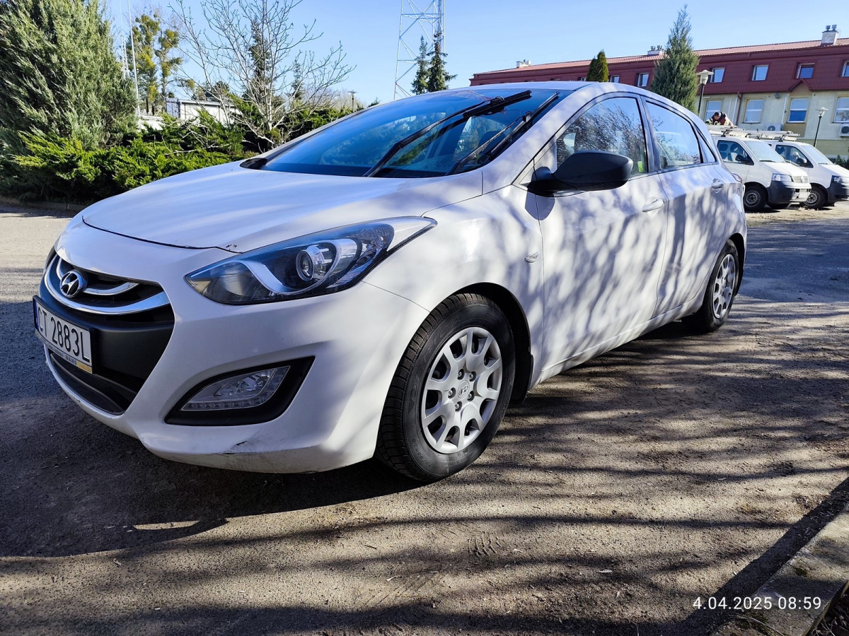 HYUNDAI I30 HATCHBACK - Хечбек: снимка 2 HYUNDAI I30 HATCHBACK - Хечбек: снимка 2