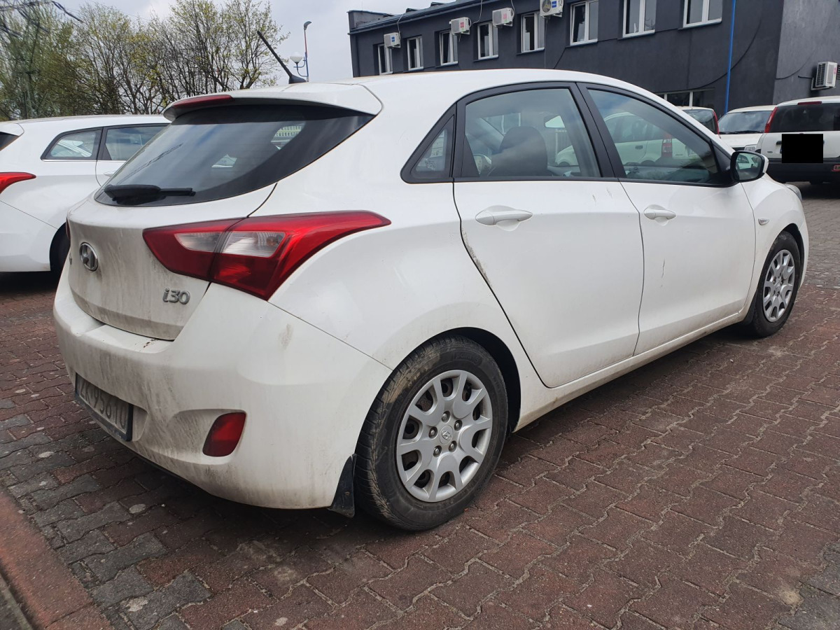 HYUNDAI I30 HATCHBACK - Хечбек: снимка 4 HYUNDAI I30 HATCHBACK - Хечбек: снимка 4