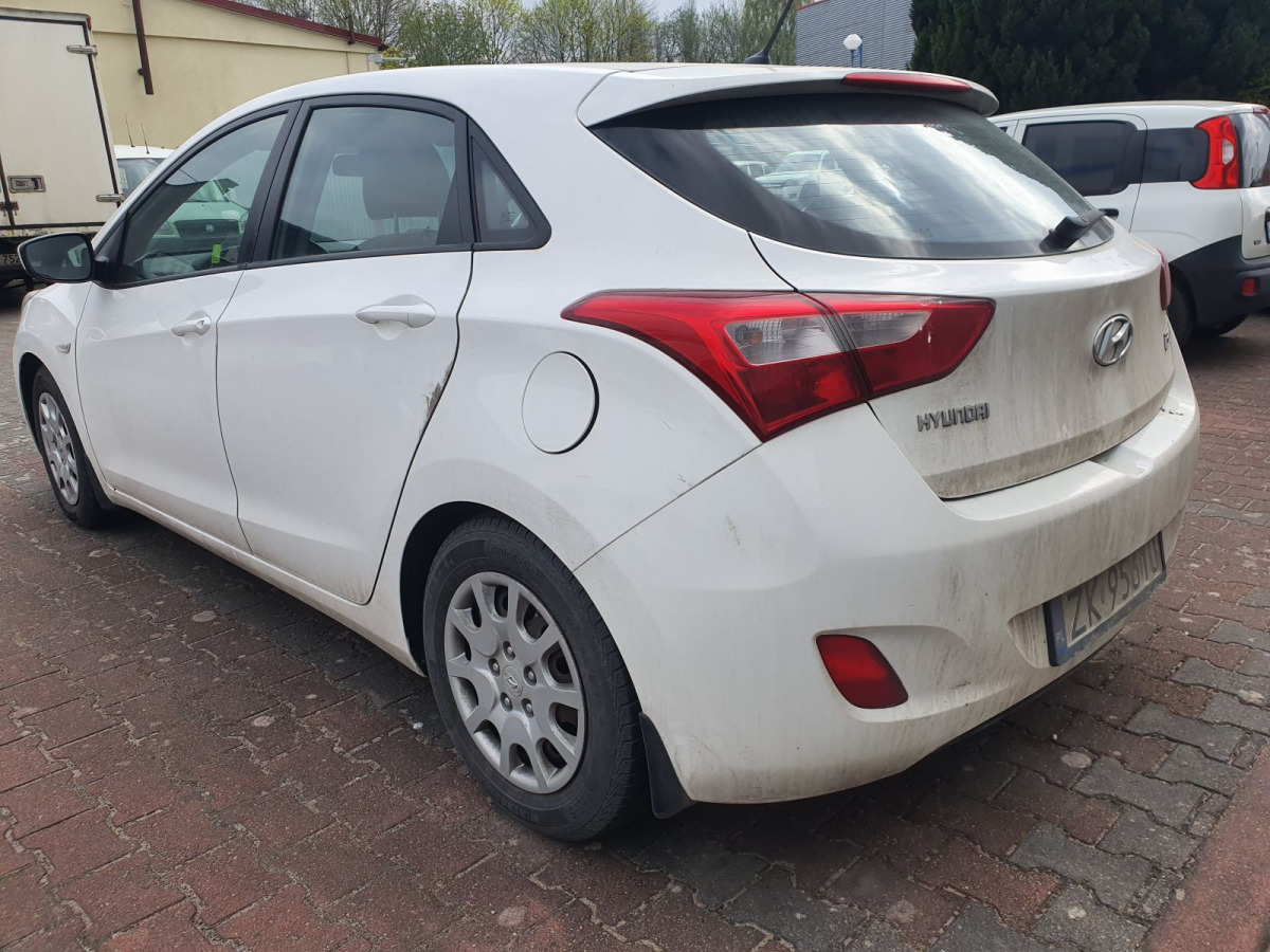 HYUNDAI I30 HATCHBACK - Хечбек: снимка 3 HYUNDAI I30 HATCHBACK - Хечбек: снимка 3