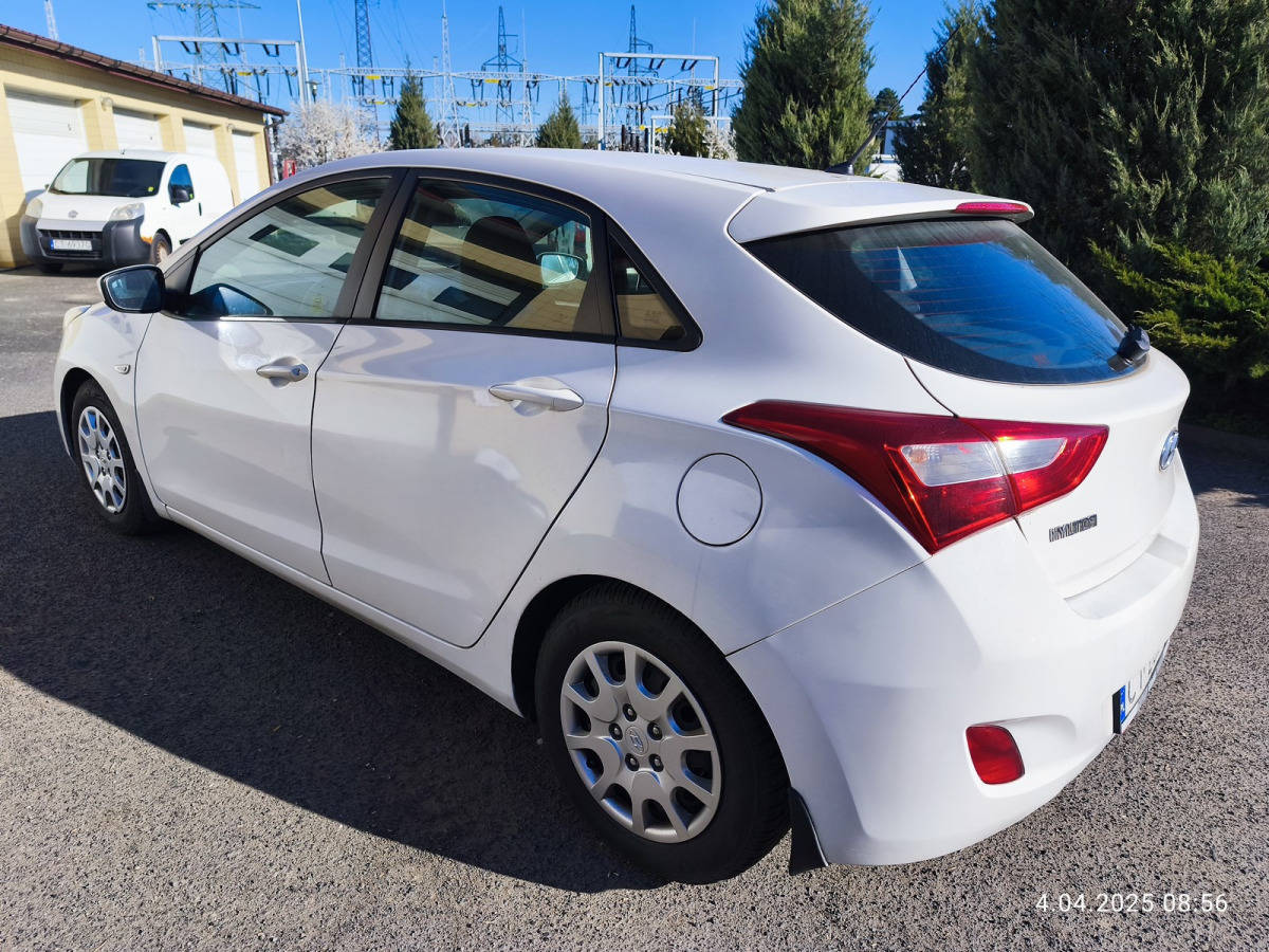HYUNDAI I30 HATCHBACK - Хечбек: снимка 4 HYUNDAI I30 HATCHBACK - Хечбек: снимка 4