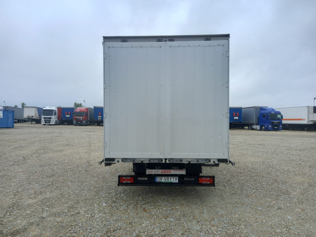 IVECO/JUSAM STANISŁAWJURKOWSKI 50C18/JU06 PLANDEKA - Брезентов бус: снимка 4 IVECO/JUSAM STANISŁAWJURKOWSKI 50C18/JU06 PLANDEKA - Брезентов бус: снимка 4