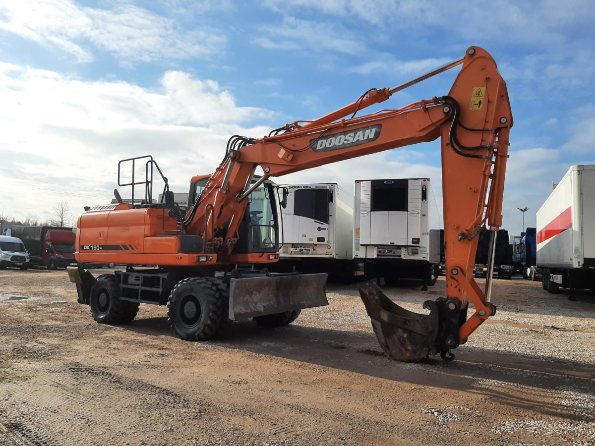 Koparka kołowa Doosan DX190W-3 2014 - 9261 mtg - silnik sprawny - Колесен багер: снимка 1 Koparka kołowa Doosan DX190W-3 2014 - 9261 mtg - silnik sprawny - Колесен багер: снимка 1