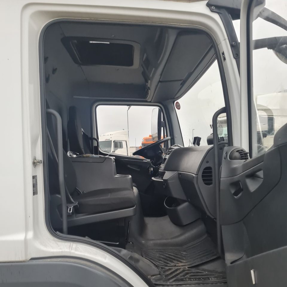 Лекотоварен автомобил фургон MERCEDES BENZ ATEGO KONTENER Z WINDĄ: снимка 20