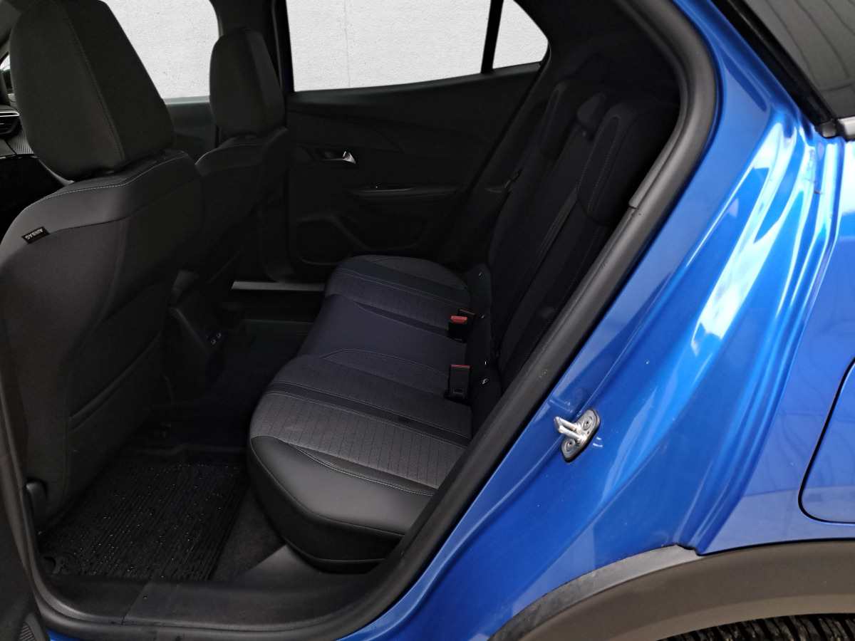 Хечбек PEUGEOT 2008 HATCHBACK: снимка 13
