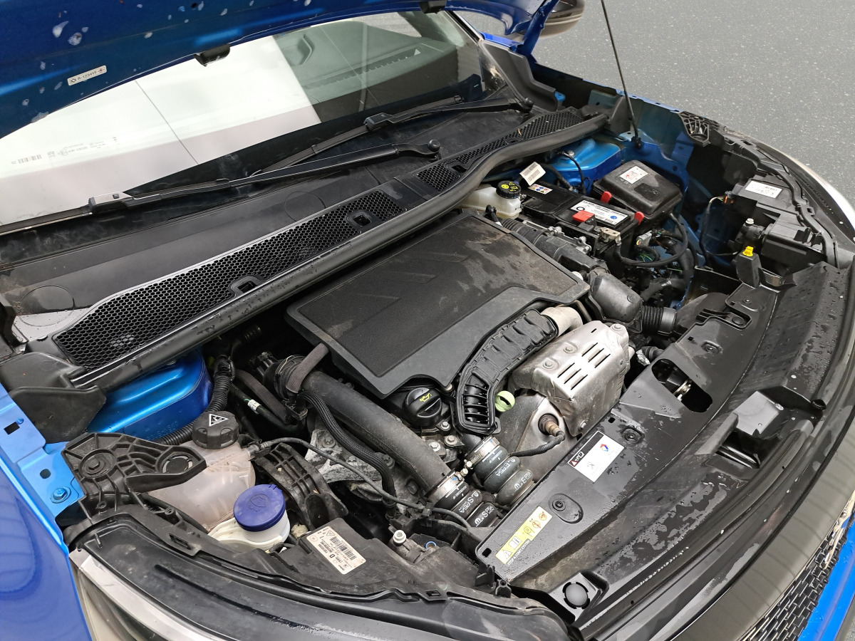 Хечбек PEUGEOT 2008 HATCHBACK: снимка 15