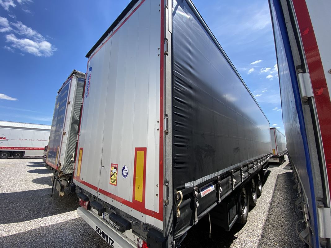 SCHMITZ CARGOBULL SCB S3T FIRANA - Брезентово ремарке: снимка 3 SCHMITZ CARGOBULL SCB S3T FIRANA - Брезентово ремарке: снимка 3