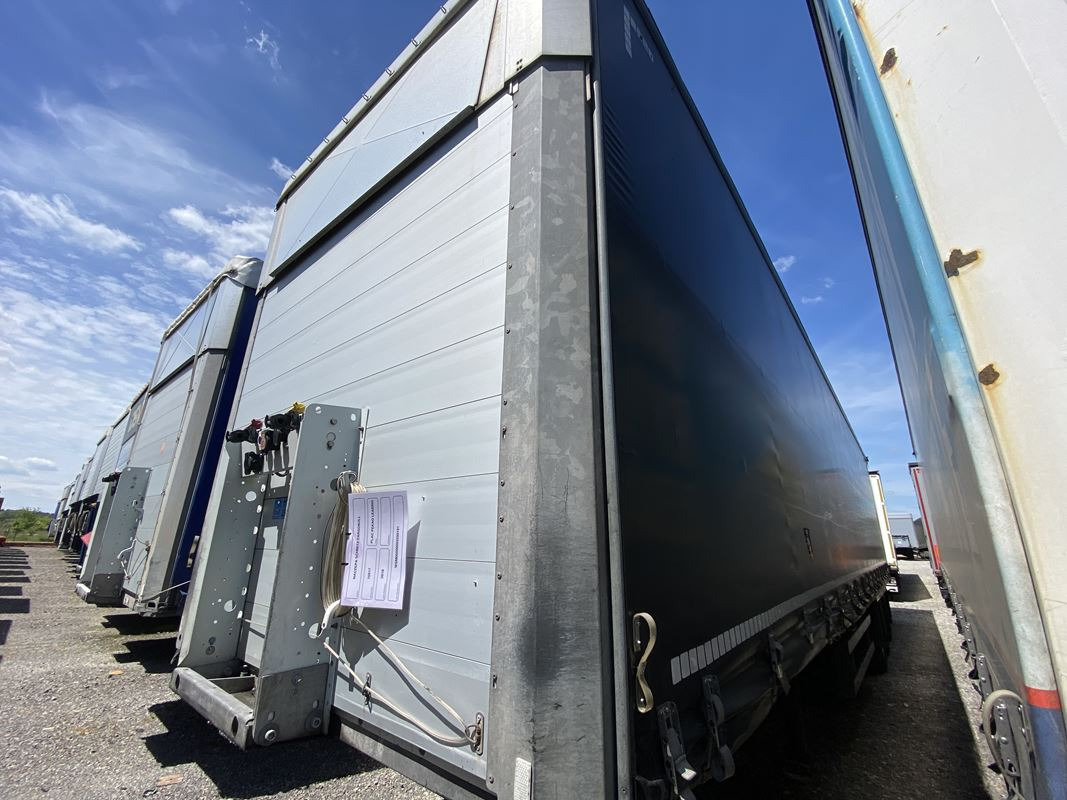 SCHMITZ CARGOBULL SCB S3T FIRANA - Брезентово ремарке: снимка 5 SCHMITZ CARGOBULL SCB S3T FIRANA - Брезентово ремарке: снимка 5