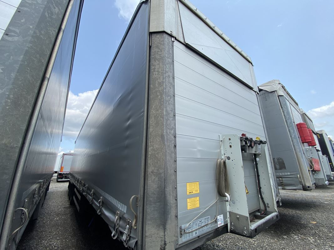 SCHMITZ CARGOBULL SCB S3T FIRANA - Брезентово ремарке: снимка 4 SCHMITZ CARGOBULL SCB S3T FIRANA - Брезентово ремарке: снимка 4