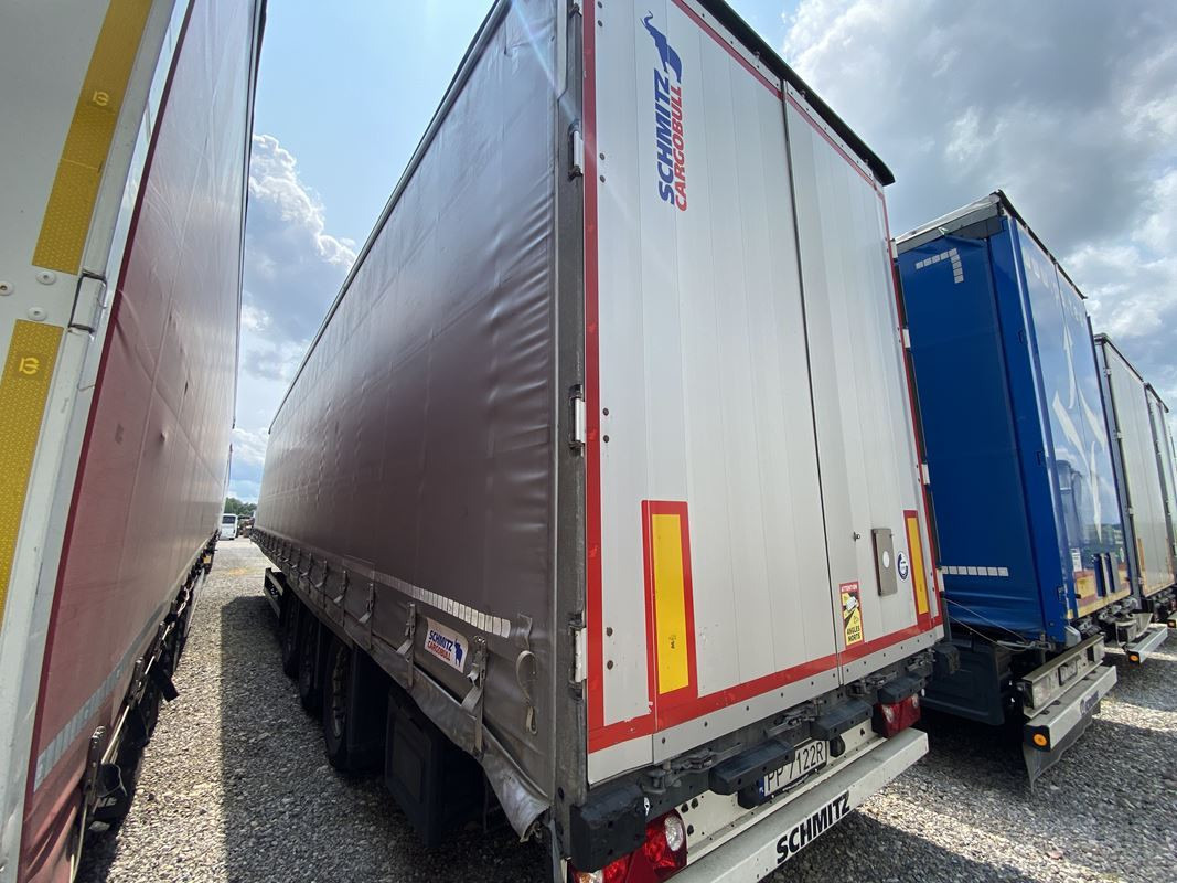 SCHMITZ CARGOBULL SCB S3T FIRANA - Брезентово ремарке: снимка 2 SCHMITZ CARGOBULL SCB S3T FIRANA - Брезентово ремарке: снимка 2