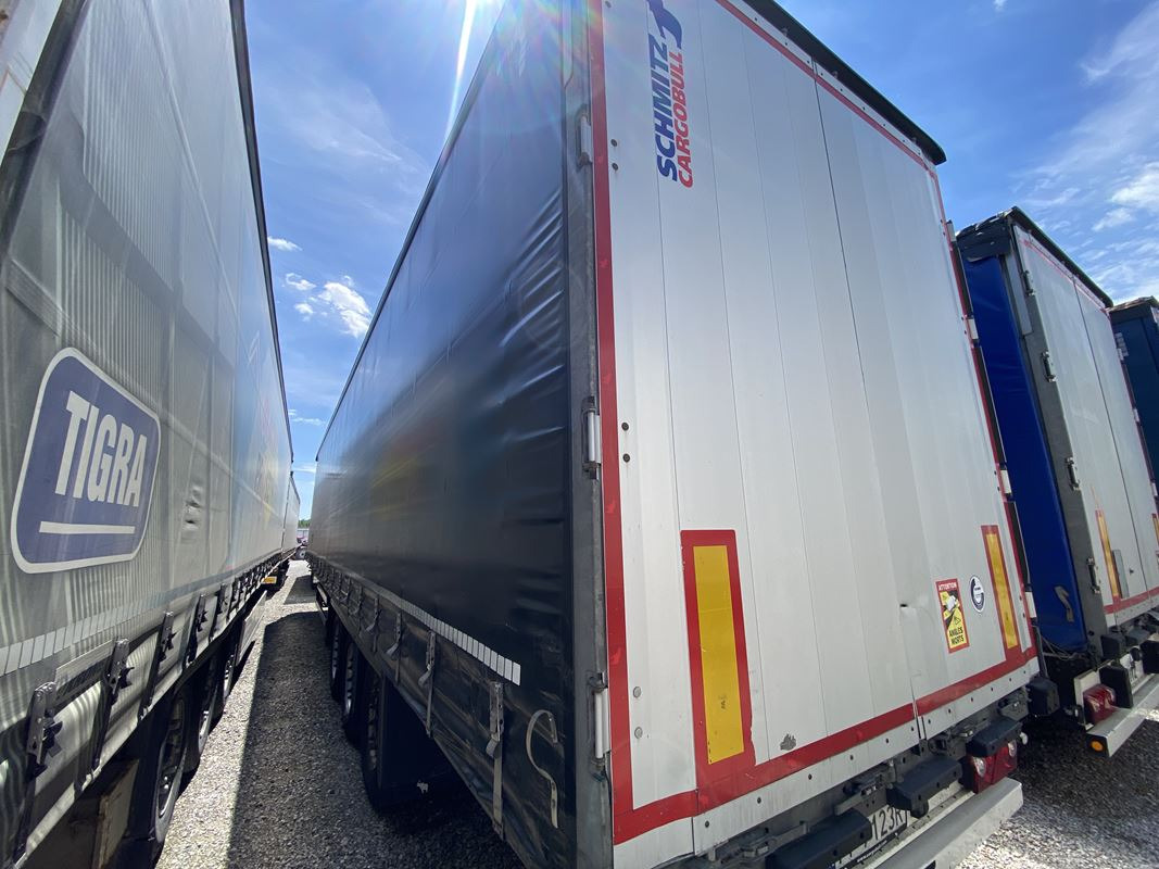 SCHMITZ CARGOBULL SCB S3T FIRANA - Брезентово ремарке: снимка 2 SCHMITZ CARGOBULL SCB S3T FIRANA - Брезентово ремарке: снимка 2