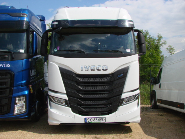 IVECO AS440ST/FP LT LNG CIĄGNIK SIODŁOWY - Влекач: снимка 2 IVECO AS440ST/FP LT LNG CIĄGNIK SIODŁOWY - Влекач: снимка 2
