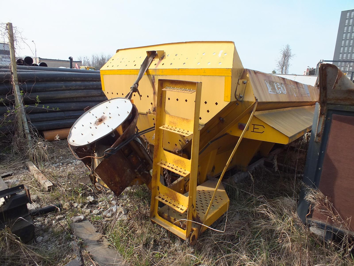 Zabudowa piaskarki ECON CMZCMCB - 2004 - 5m3 - Hydromotor - Машина за разпръскване на сол/ Пясък: снимка 2 Zabudowa piaskarki ECON CMZCMCB - 2004 - 5m3 - Hydromotor - Машина за разпръскване на сол/ Пясък: снимка 2