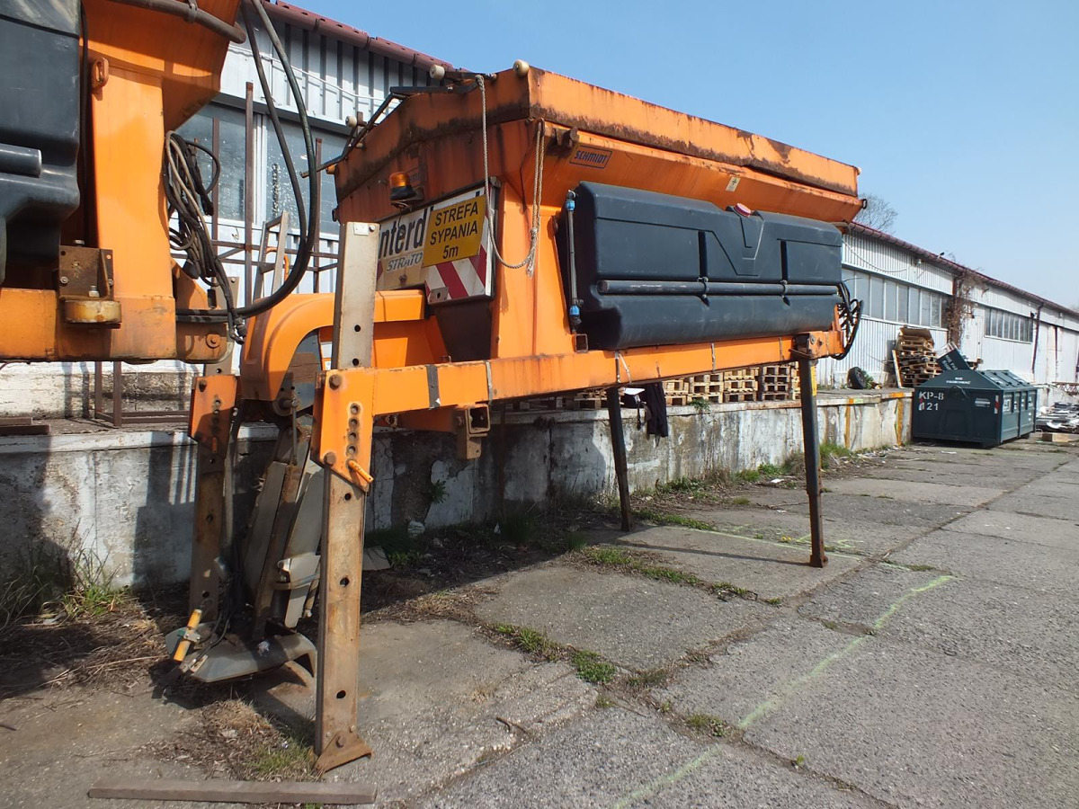 Zabudowa piaskarki SCHMIDT STRATOS S40-36 - 2003 - 4m3 - Napęd z pojazdu - Машина за разпръскване на сол/ Пясък: снимка 5 Zabudowa piaskarki SCHMIDT STRATOS S40-36 - 2003 - 4m3 - Napęd z pojazdu - Машина за разпръскване на сол/ Пясък: снимка 5