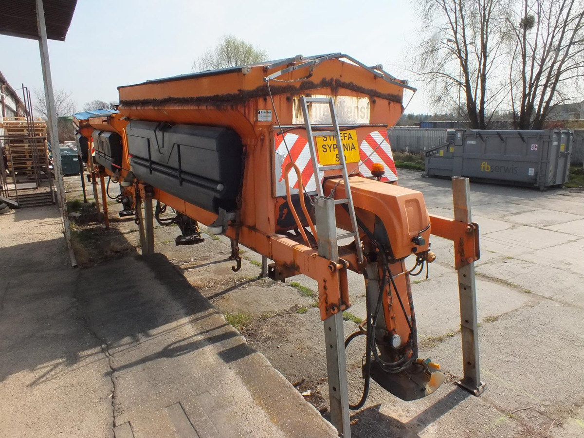 Zabudowa piaskarki SCHMIDT STRATOS S40-36 - 2004 - 4m3 - Zasilanie z pojazdu - Машина за разпръскване на сол/ Пясък: снимка 1 Zabudowa piaskarki SCHMIDT STRATOS S40-36 - 2004 - 4m3 - Zasilanie z pojazdu - Машина за разпръскване на сол/ Пясък: снимка 1