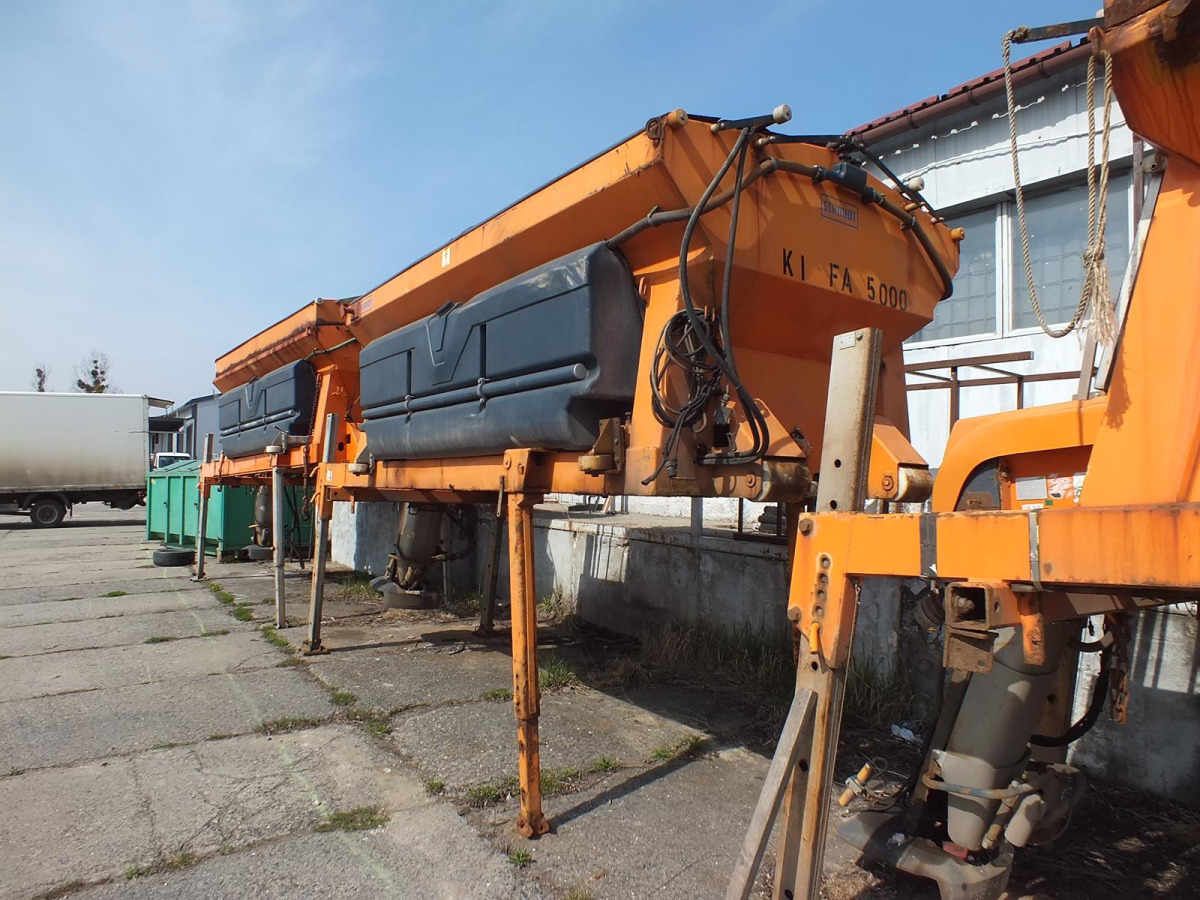 Zabudowa piaskarki SCHMIDT STRATOS S50-36 - 2003 - 5m3 - Zasilanie z pojazdu - Машина за разпръскване на сол/ Пясък: снимка 4 Zabudowa piaskarki SCHMIDT STRATOS S50-36 - 2003 - 5m3 - Zasilanie z pojazdu - Машина за разпръскване на сол/ Пясък: снимка 4