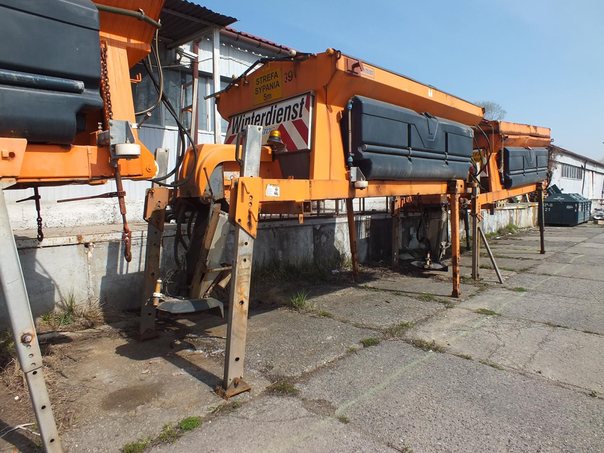 Zabudowa piaskarki SCHMIDT STRATOS S50-36 - 2003 - 5m3 - Zasilanie z pojazdu - Машина за разпръскване на сол/ Пясък: снимка 3 Zabudowa piaskarki SCHMIDT STRATOS S50-36 - 2003 - 5m3 - Zasilanie z pojazdu - Машина за разпръскване на сол/ Пясък: снимка 3