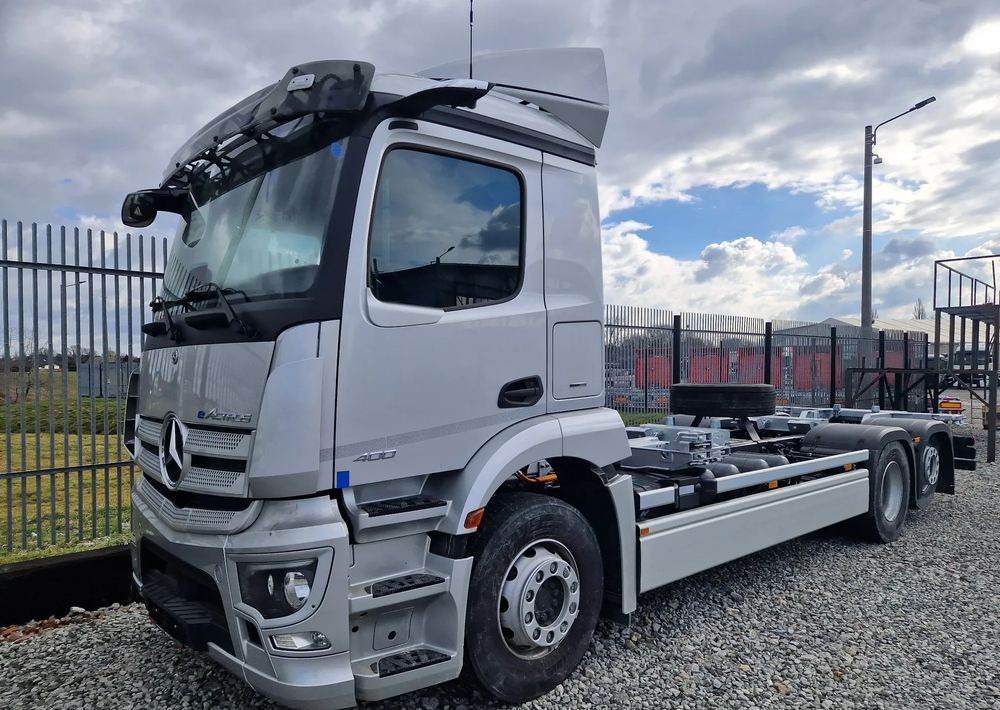 Mercedes-Benz eActros 400 6x2 BDF Elektryczny - Контейнеровоз/ Сменна каросерия камион, Eлектрически камион: снимка 2 Mercedes-Benz eActros 400 6x2 BDF Elektryczny - Контейнеровоз/ Сменна каросерия камион, Eлектрически камион: снимка 2