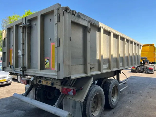 Benalu 2 Axle , 8 Tyres , Alu Tipper , Spring Suspension , Drum Brakes - Самосвал полуремарке: снимка 2 Benalu 2 Axle , 8 Tyres , Alu Tipper , Spring Suspension , Drum Brakes - Самосвал полуремарке: снимка 2