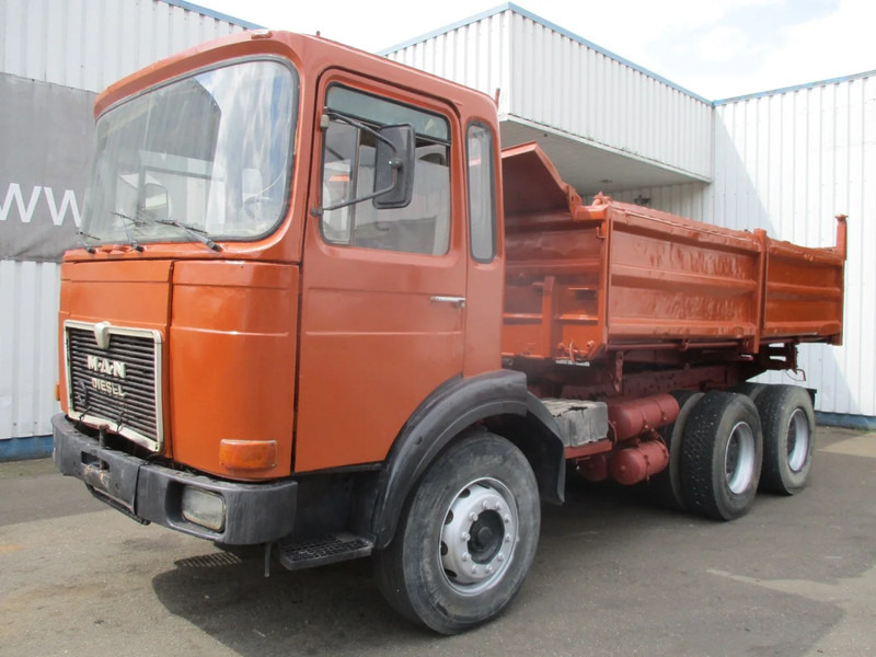 Самосвал камион MAN 26.321 6x4 , 3 way tipper , ZF Manual , Spring suspension: снимка 8