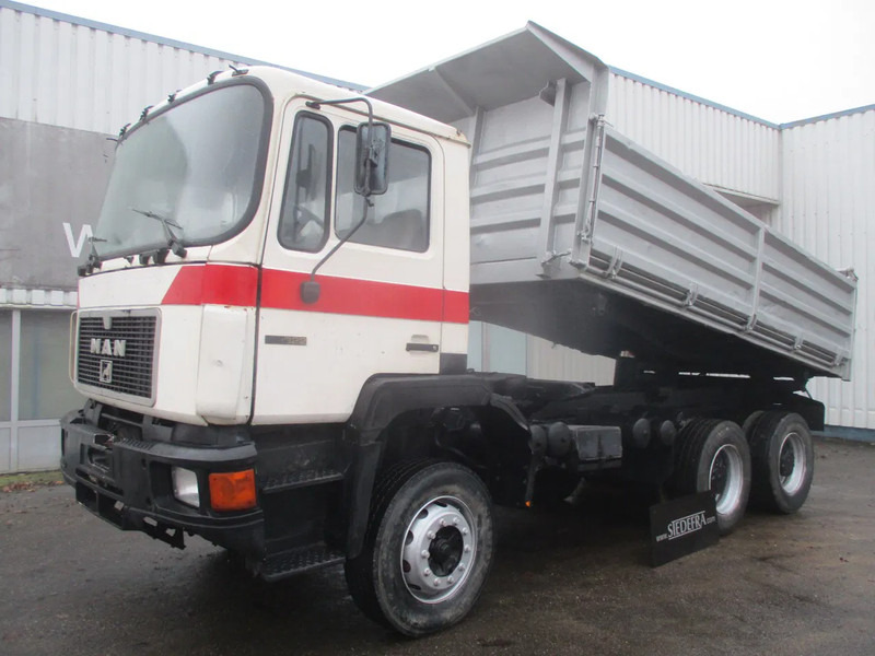 MAN 26 322 ZF Manual , 6x4 , 3 way tipper , Spring suspension - Самосвал камион: снимка 1 MAN 26 322 ZF Manual , 6x4 , 3 way tipper , Spring suspension - Самосвал камион: снимка 1