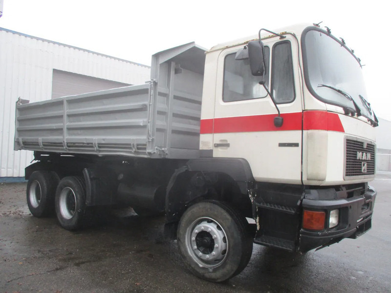 MAN 26 322 ZF Manual , 6x4 , 3 way tipper , Spring suspension - Самосвал камион: снимка 4 MAN 26 322 ZF Manual , 6x4 , 3 way tipper , Spring suspension - Самосвал камион: снимка 4