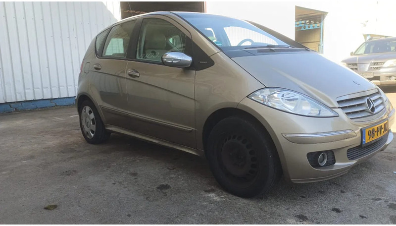 Mercedes-Benz A-Klasse 170 , Airco , leder , distrbute ketting maakt lawaai - Хечбек: снимка 4 Mercedes-Benz A-Klasse 170 , Airco , leder , distrbute ketting maakt lawaai - Хечбек: снимка 4