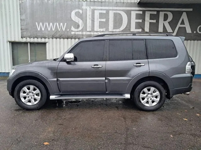 Mitsubishi Pajero GLS 3.5 - V6 , 4x4 , 7 Pers., Full Option - Лек автомобил: снимка 2 Mitsubishi Pajero GLS 3.5 - V6 , 4x4 , 7 Pers., Full Option - Лек автомобил: снимка 2