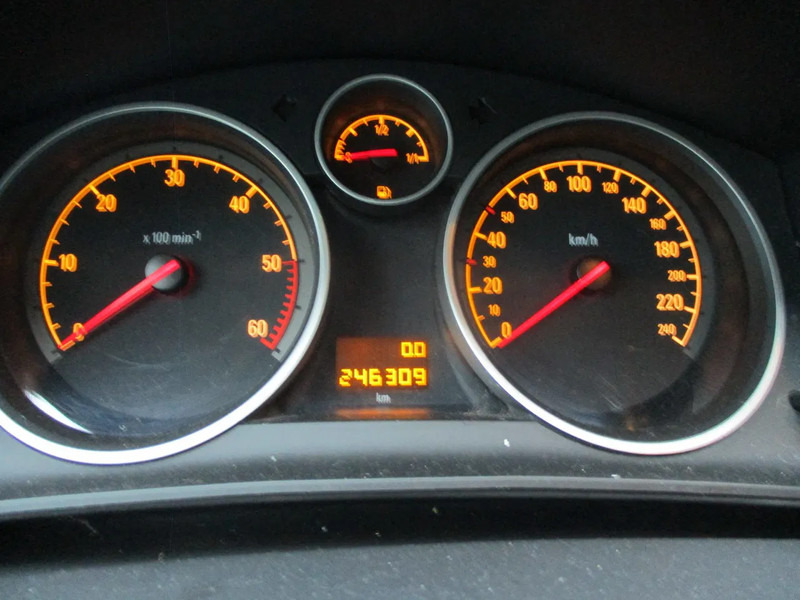 Комби Opel Astra 1.7 CDTI , NOT RUNNING , Navi , Airco , lederen bekleding: снимка 10