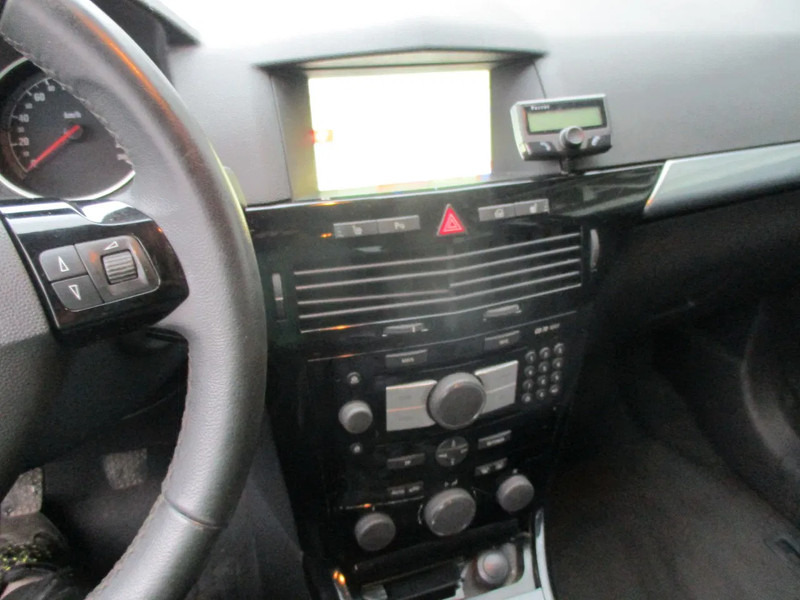 Комби Opel Astra 1.7 CDTI , NOT RUNNING , Navi , Airco , lederen bekleding: снимка 13