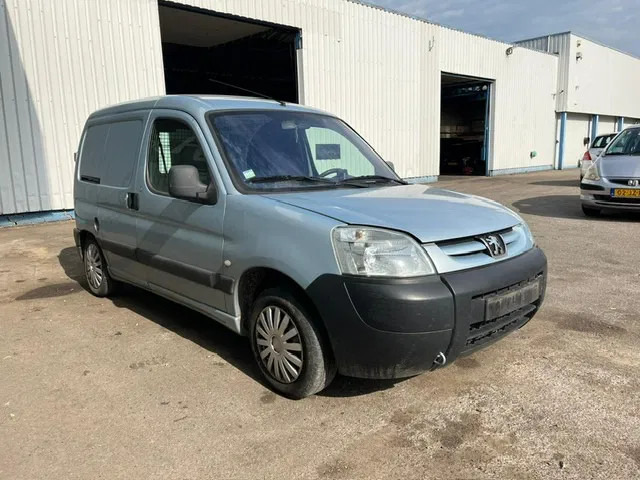 Peugeot Partner 1.9 D , Airco , Belgium Regestration - Малък ван: снимка 4 Peugeot Partner 1.9 D , Airco , Belgium Regestration - Малък ван: снимка 4