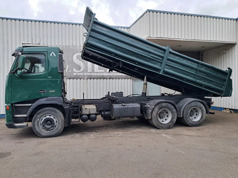 Volvo FH 12 - 460 , 6x2 , 3 Way Tipper, Spring Suspension , Manual Gearbox, Airco - Самосвал камион: снимка 2 Volvo FH 12 - 460 , 6x2 , 3 Way Tipper, Spring Suspension , Manual Gearbox, Airco - Самосвал камион: снимка 2