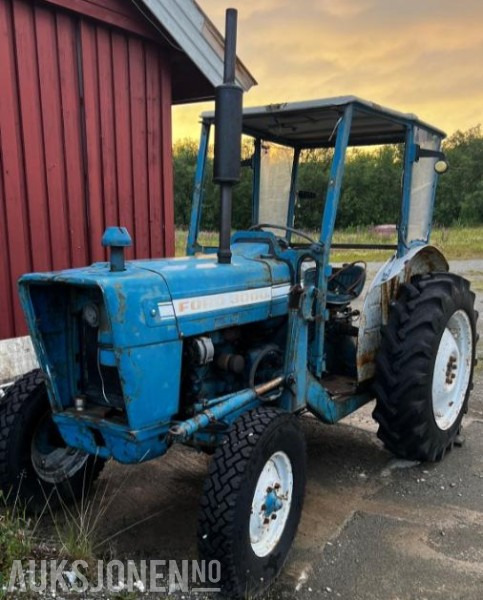 1970 Ford 3000 med lasteapparat - Трактор: снимка 1 1970 Ford 3000 med lasteapparat - Трактор: снимка 1