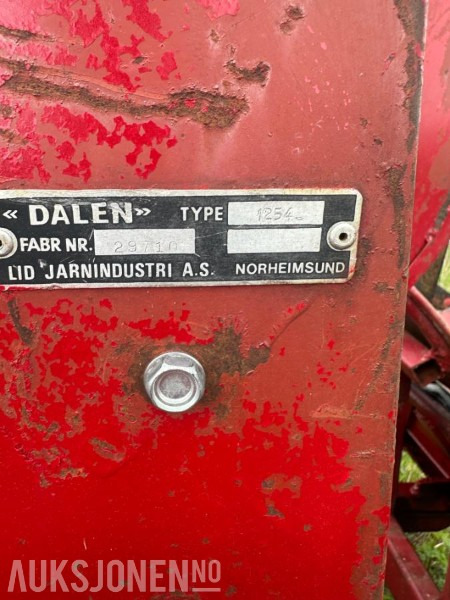 Трактор 1973/1974 McCormick 434 med Dalen 1254 vedmaskin: снимка 13
