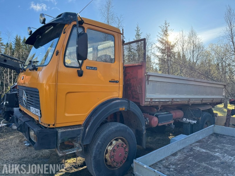 1981 Mercedes-Benz 1719 AK med tømmerkran - Самосвал камион: снимка 1 1981 Mercedes-Benz 1719 AK med tømmerkran - Самосвал камион: снимка 1