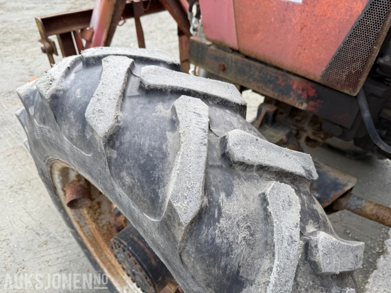 1987 CASE IH 633 traktor med skogkjettinger - Трактор: снимка 5 1987 CASE IH 633 traktor med skogkjettinger - Трактор: снимка 5