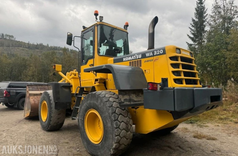 1998 Komatsu WA-320-3H Hjullaster - Колесен товарач: снимка 4 1998 Komatsu WA-320-3H Hjullaster - Колесен товарач: снимка 4