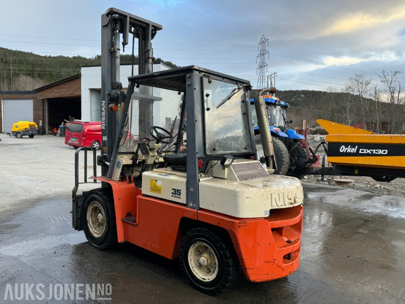 1998 Nissan 35 - Modell WF03A33U - Diesel - Motvektstruck - Работна площадка: снимка 3 1998 Nissan 35 - Modell WF03A33U - Diesel - Motvektstruck - Работна площадка: снимка 3