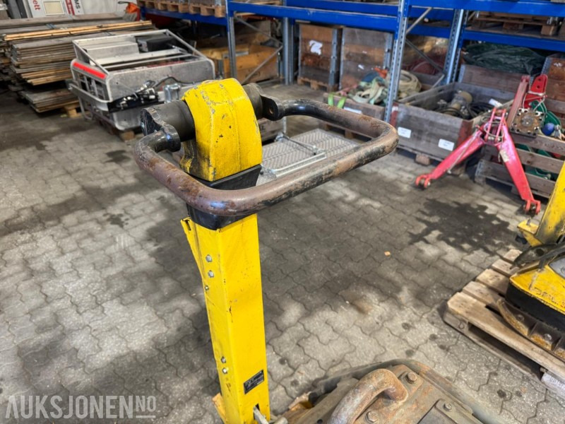 Валяк 2 stk Wacker Neuson DPU Vibroplate 490 kg: снимка 13