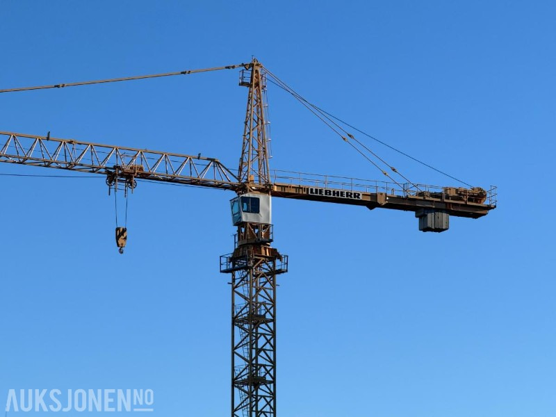 Кран 2000 Liebherr 280 EC-H 16 Litronic Tårnkran med undervogn på plater: снимка 9