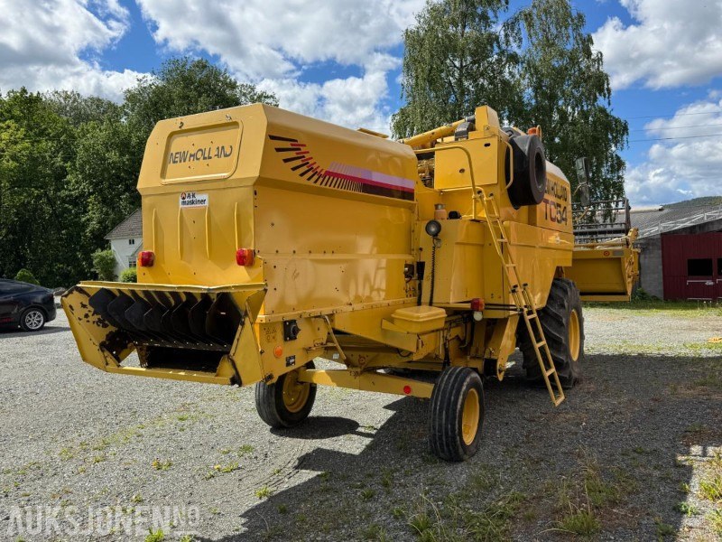 2000 New Holland TC 54 skurtresker / 12 fot skjærebord / spill indikator / 1850 timer - Зърнокомбайн: снимка 5 2000 New Holland TC 54 skurtresker / 12 fot skjærebord / spill indikator / 1850 timer - Зърнокомбайн: снимка 5