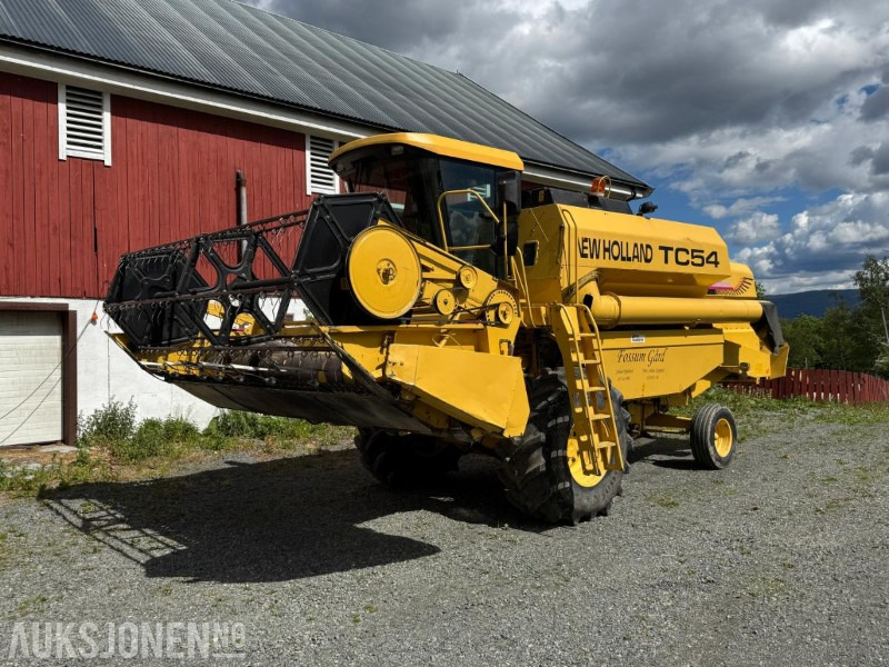 2000 New Holland TC 54 skurtresker / 12 fot skjærebord / spill indikator / 1850 timer - Зърнокомбайн: снимка 1 2000 New Holland TC 54 skurtresker / 12 fot skjærebord / spill indikator / 1850 timer - Зърнокомбайн: снимка 1